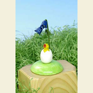 Kleine Figuren & Miniaturen Tiere K�ken K�ken mit Glockenblume - 8,5 cm